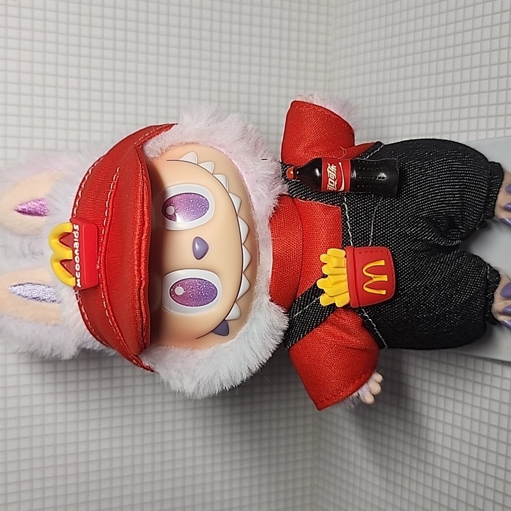 Brand New Labubu  Mini Plus Clothes  With Hat Accessorie